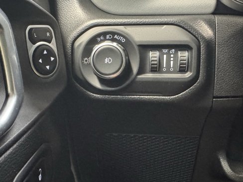 Used 2022 Jeep Wrangler Unlimited Sahara image 15
