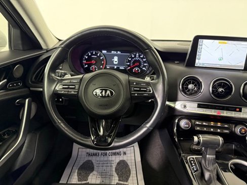 Used 2018 Kia Stinger Premium image 32