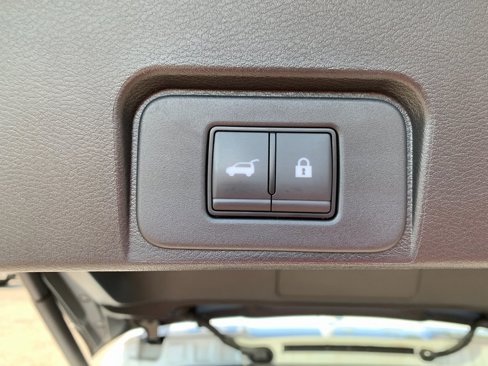 Used 2024 Nissan Rogue SV image 8
