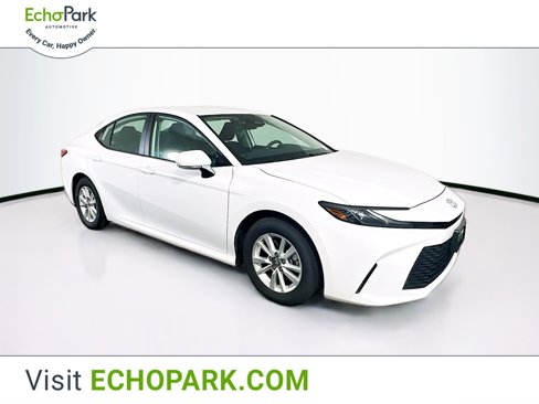 Used 2025 Toyota Camry LE image 1