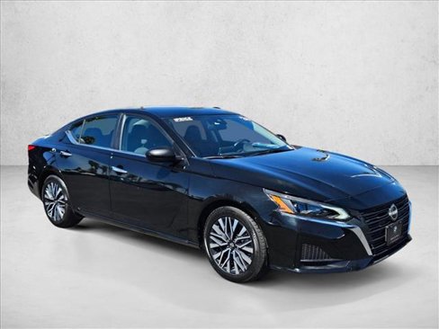 Used 2024 Nissan Altima 2.5 SV image 3