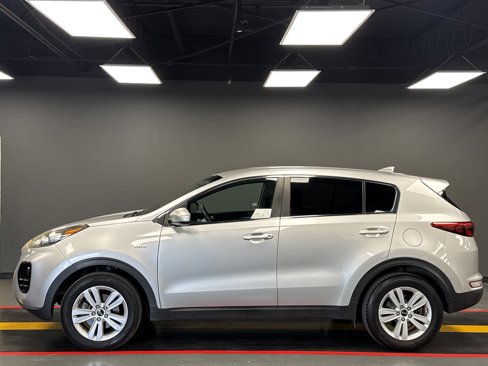 Used 2018 Kia Sportage LX image 3