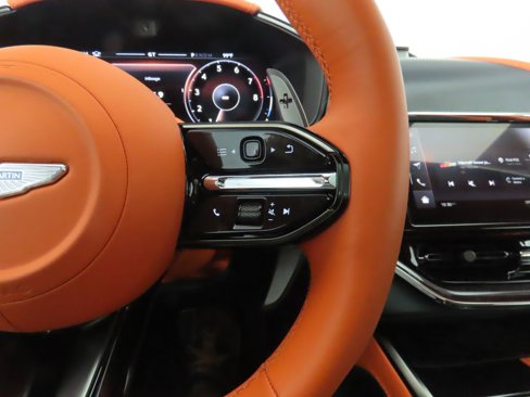 Used 2025 Aston Martin DBX 707 image 12
