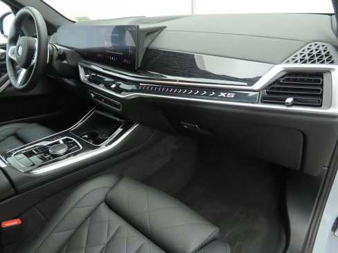 Certified 2026 BMW X5 xDrive40i w/ M Sport Package image 17