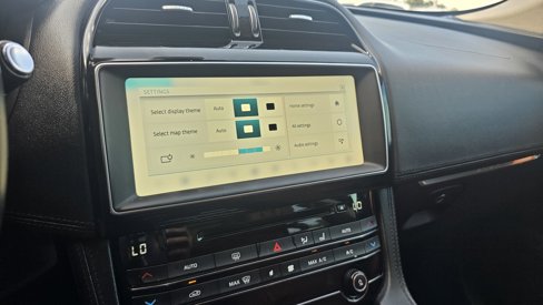 Used 2018 Jaguar F-PACE Portfolio image 41