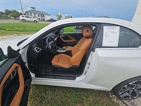 Used 2025 BMW 230i Coupe w/ M Sport Package image 4