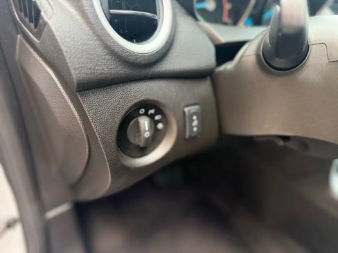 Used 2019 Ford Fiesta SE image 12