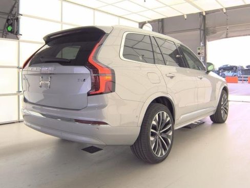 Certified 2025 Volvo XC90 B6 Plus image 4