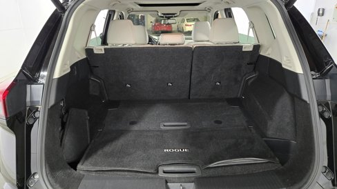 Used 2023 Nissan Rogue SL w/ SL Premium Package image 32