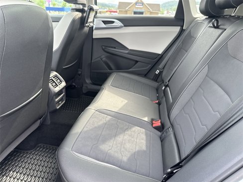 New 2025 Volkswagen Taos SE image 28
