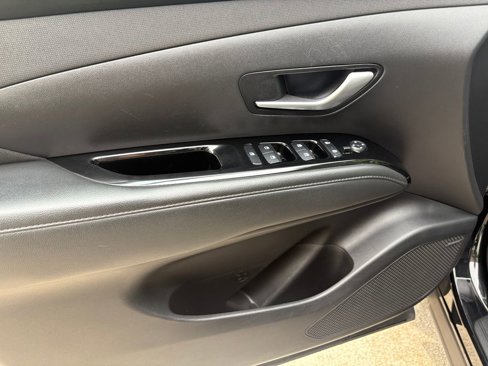 Used 2023 Hyundai Tucson Limited image 13