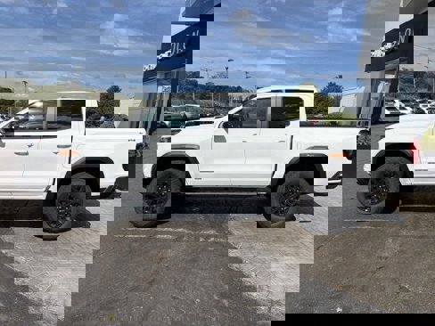 New 2026 GMC Canyon Elevation w/ Convenience Package image 5