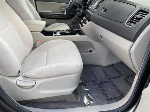 Used 2016 Kia Sedona LX w/ LX Convenience Package image 44
