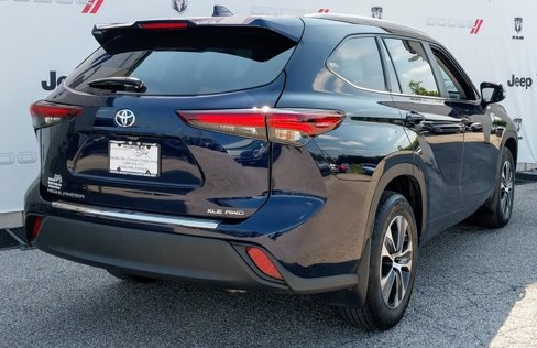 Used 2024 Toyota Highlander XLE image 10