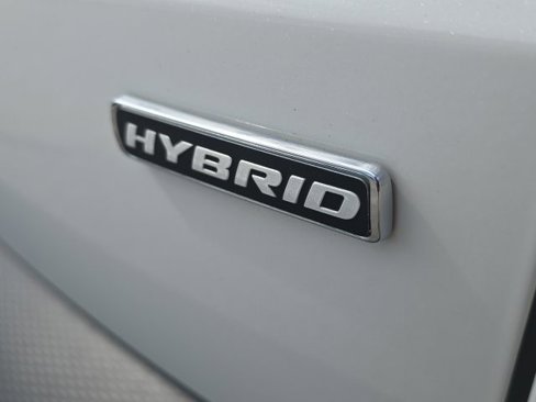 Used 2025 Ford Escape Platinum w/ Premium Technology Package image 9
