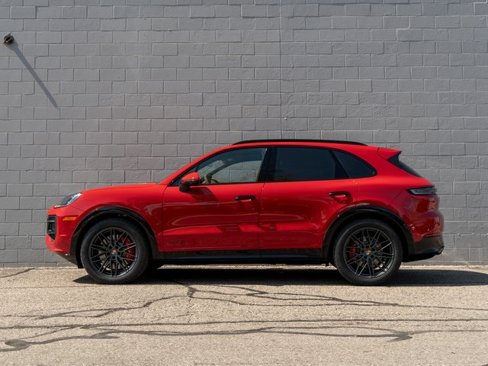 New 2026 Porsche Cayenne GTS image 2