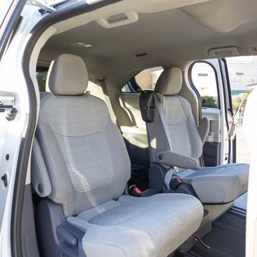 Used 2021 Toyota Sienna LE image 19