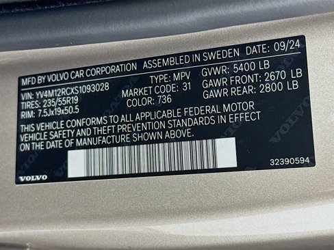 Used 2025 Volvo XC60 B5 Plus image 39