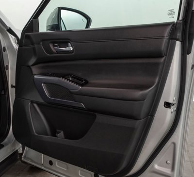 Used 2025 Nissan Pathfinder SL w/ SL Premium Package image 16