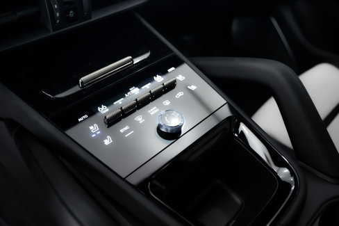 New 2025 Porsche Cayenne Turbo image 17