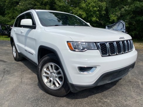Used 2020 Jeep Grand Cherokee Laredo image 2