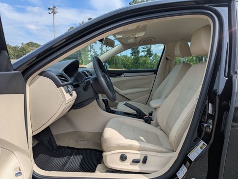 Used 2013 Volkswagen Passat Wolfsburg Edition image 16