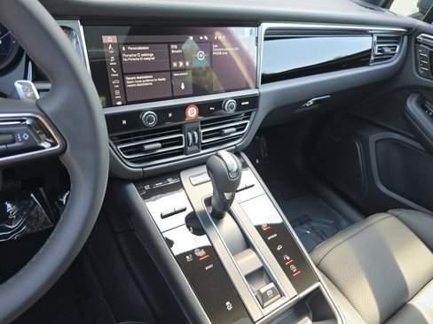New 2025 Porsche Macan image 27