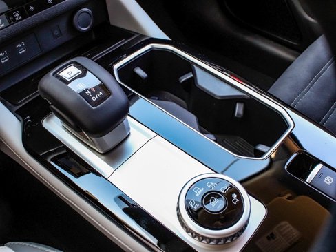 New 2025 Mitsubishi Outlander SE image 24