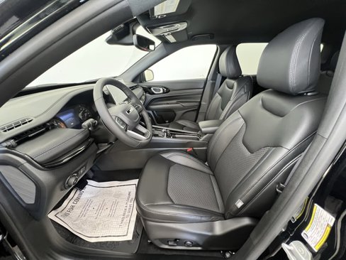 New 2026 Jeep Compass Latitude image 4