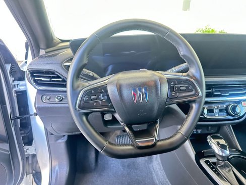 Used 2025 Buick Envista Sport Touring image 28