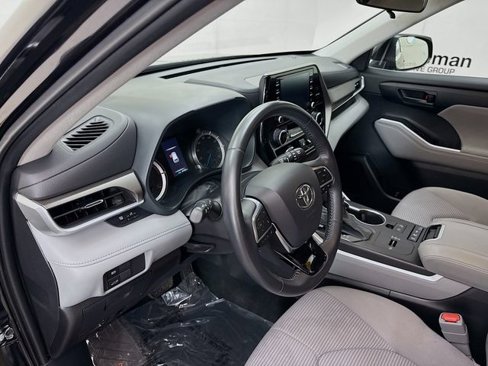 Used 2021 Toyota Highlander LE image 9