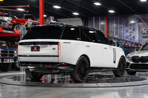 Used 2023 Land Rover Range Rover Long Wheelbase SE image 29