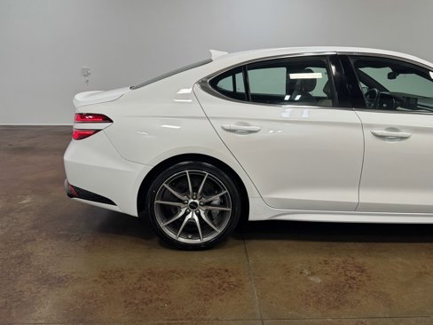 Used 2025 Genesis G70 2.5T image 33
