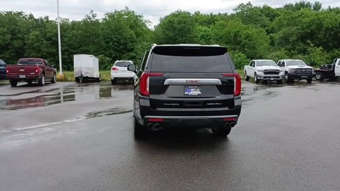 Used 2024 GMC Yukon Denali w/ Advanced Technology Package image 7