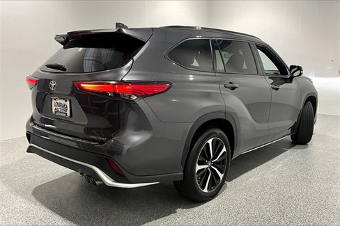 Used 2022 Toyota Highlander XSE image 5