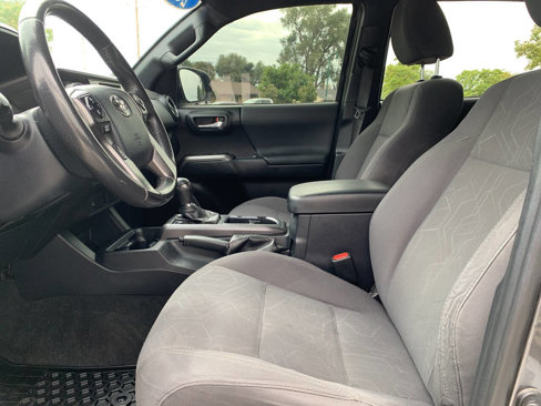 Used 2017 Toyota Tacoma TRD Sport image 8