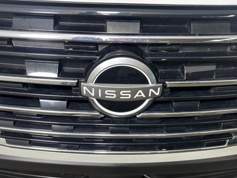 Certified 2025 Nissan Rogue SV image 9