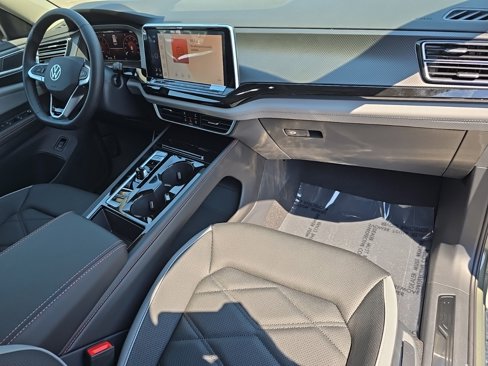 New 2025 Volkswagen Atlas Peak Edition SE image 11