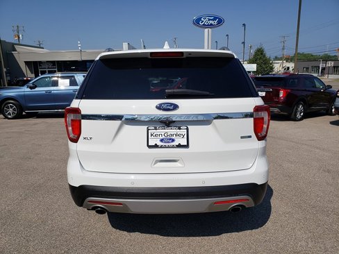 Used 2017 Ford Explorer XLT w/ Equipment Group 202A image 6