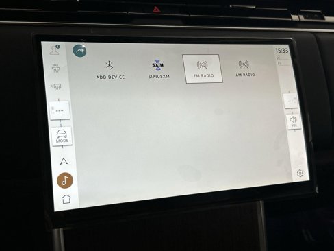 New 2025 Land Rover Range Rover Long Wheelbase SE image 18