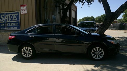 Used 2017 Toyota Camry LE image 4