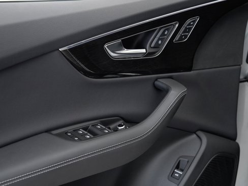 Certified 2025 Audi Q7 3.0T Premium Plus image 8