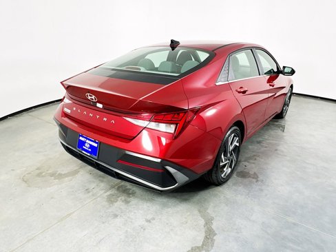 Certified 2025 Hyundai Elantra SEL image 5