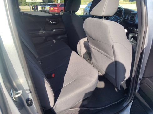 Used 2018 Toyota Tacoma TRD Sport image 12
