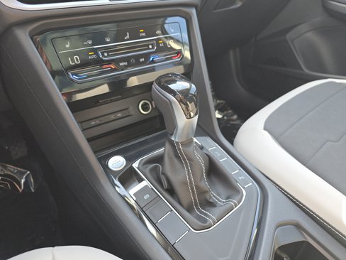 New 2025 Volkswagen Taos SE image 26