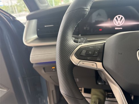 New 2025 Volkswagen Tiguan SE R-Line image 18