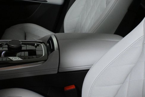 New 2026 BMW X5 M60i w/ Climate Comfort Package image 26