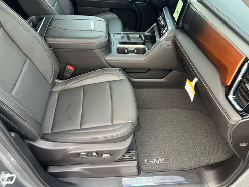 Used 2025 GMC Sierra 3500 Denali w/ Denali Reserve Package image 35