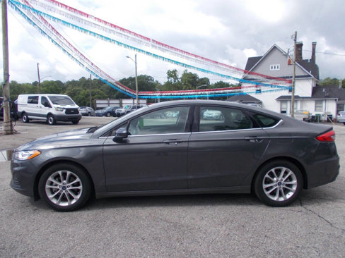 Used 2020 Ford Fusion SE image 18