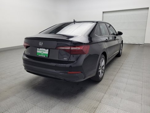 Used 2023 Volkswagen Jetta SE image 9